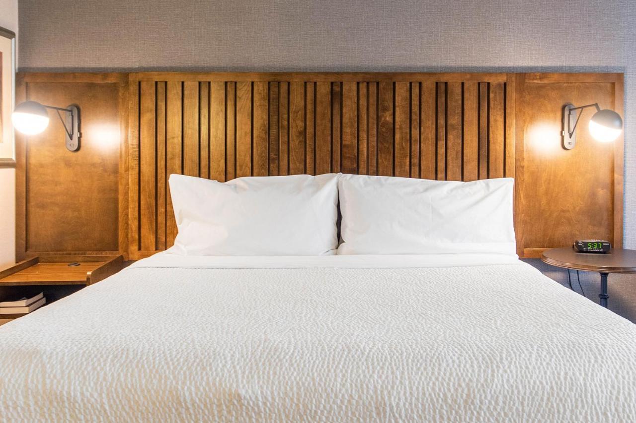 פליינוויו Four Points By Sheraton Melville Long Island מראה חיצוני תמונה