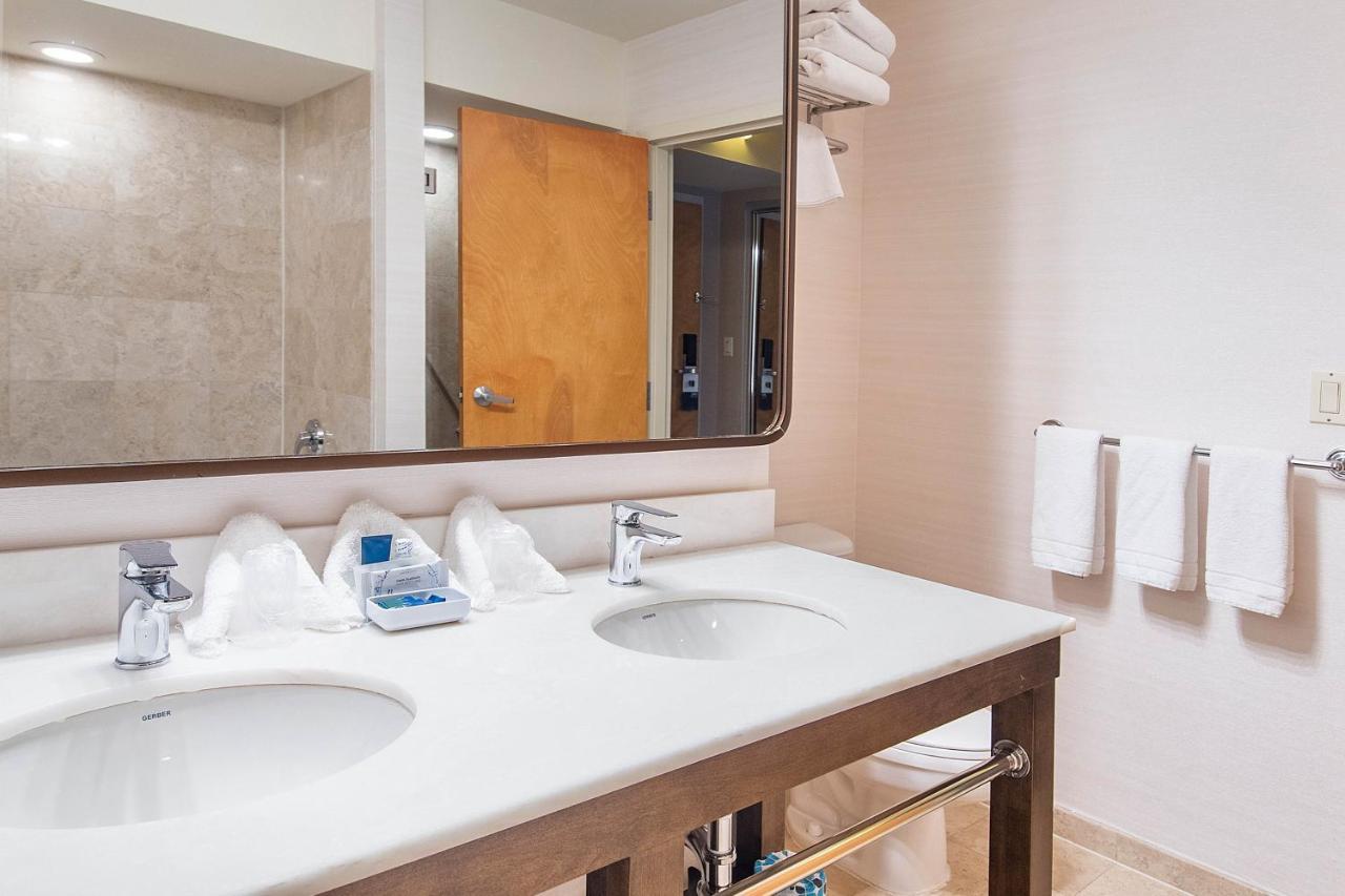 פליינוויו Four Points By Sheraton Melville Long Island מראה חיצוני תמונה
