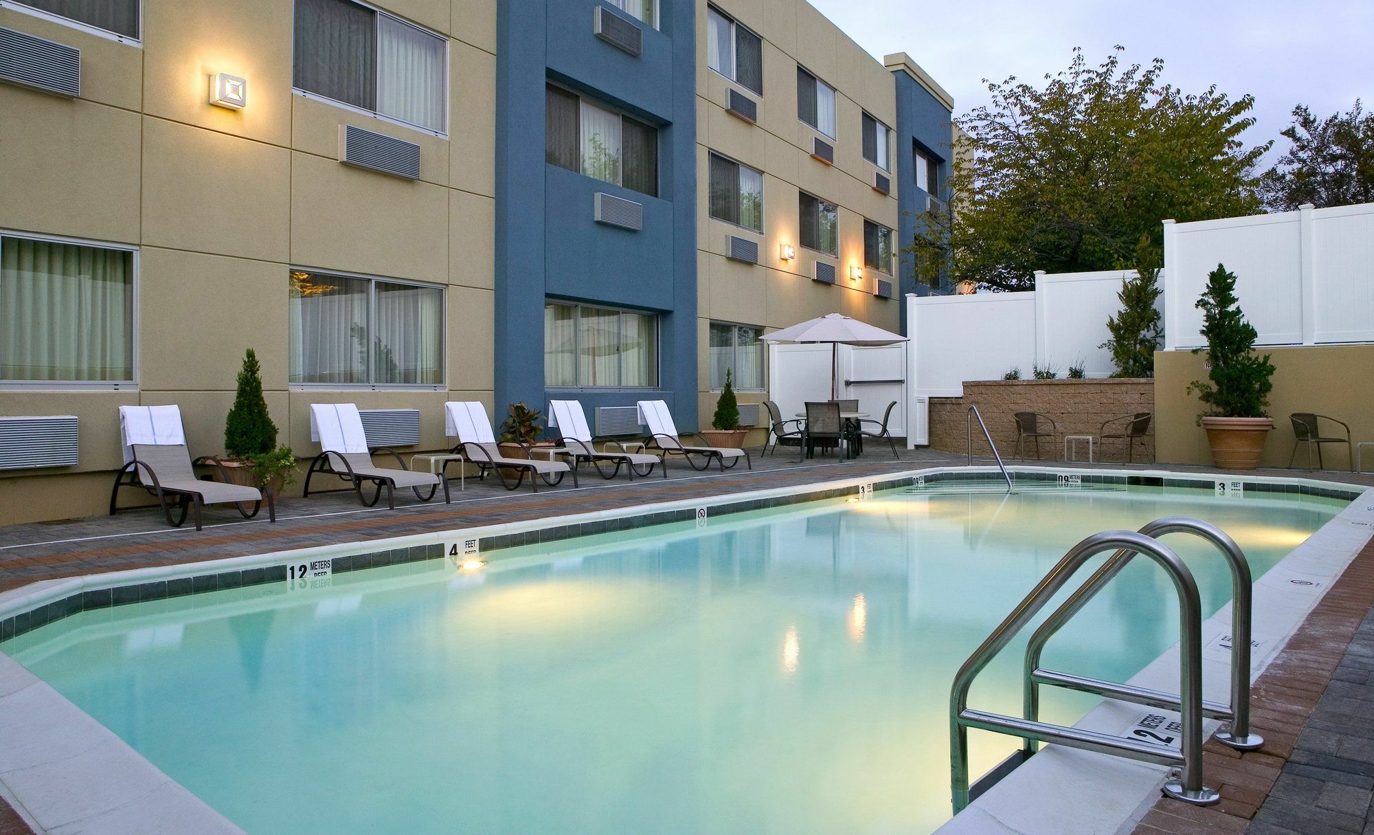 פליינוויו Four Points By Sheraton Melville Long Island מראה חיצוני תמונה